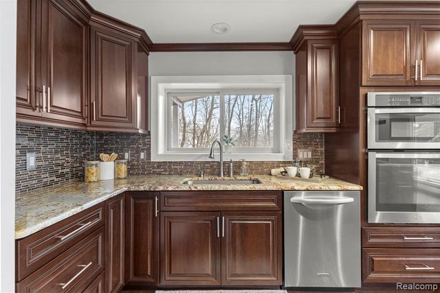 45401 W 9 Mile Road, Novi, MI 48374