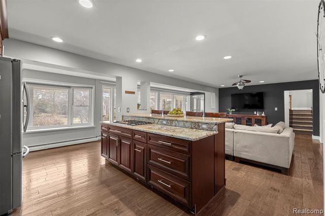 45401 W 9 Mile Road, Novi, MI 48374