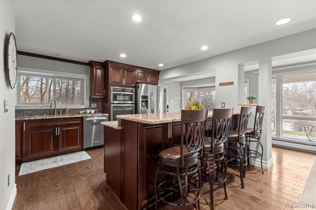 45401 W 9 Mile Road, Novi, MI 48374