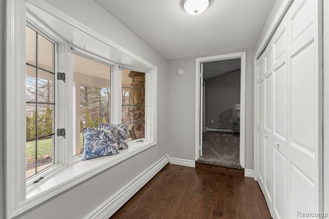 45401 W 9 Mile Road, Novi, MI 48374