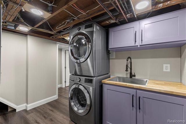 45401 W 9 Mile Road, Novi, MI 48374