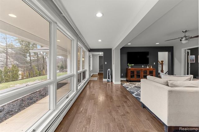 45401 W 9 Mile Road, Novi, MI 48374