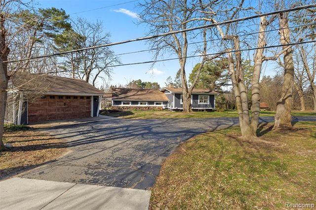 45401 W 9 Mile Road, Novi, MI 48374