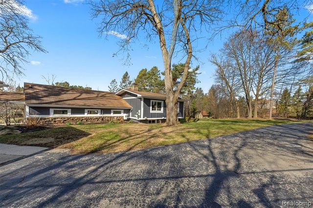 45401 W 9 Mile Road, Novi, MI 48374