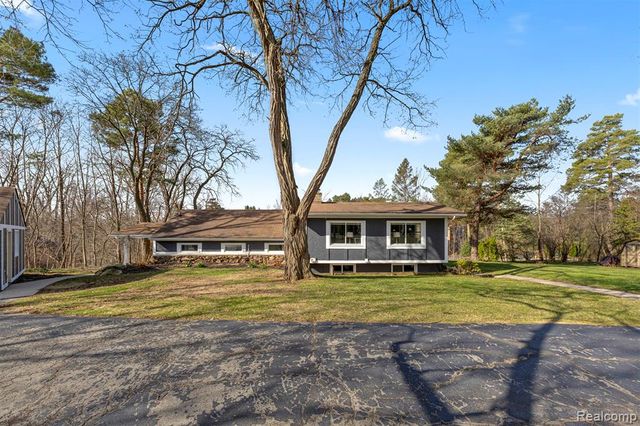 45401 W 9 Mile Road, Novi, MI 48374