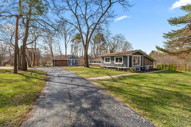 45401 W 9 Mile Road, Novi, MI 48374