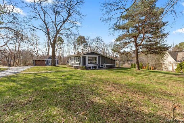 45401 W 9 Mile Road, Novi, MI 48374