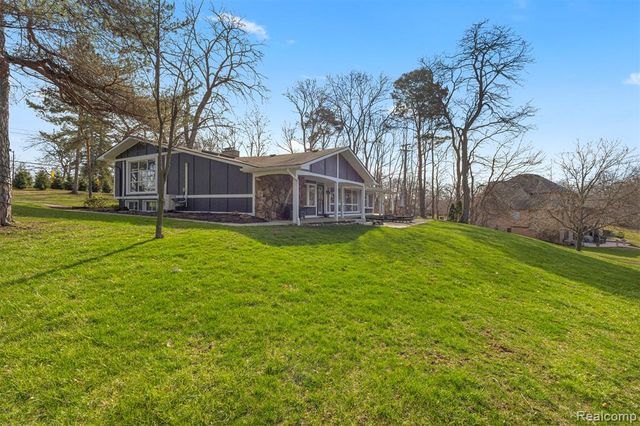 45401 W 9 Mile Road, Novi, MI 48374