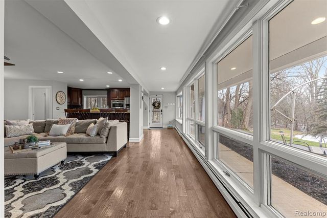 45401 W 9 Mile Road, Novi, MI 48374