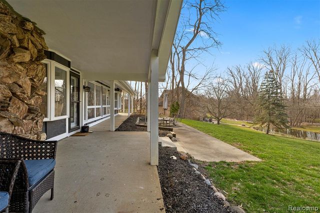 45401 W 9 Mile Road, Novi, MI 48374