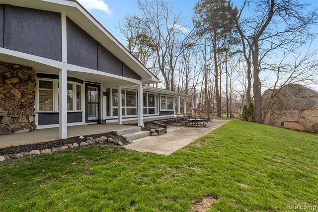 45401 W 9 Mile Road, Novi, MI 48374