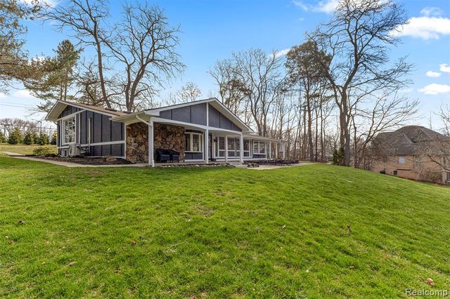 45401 W 9 Mile Road, Novi, MI 48374