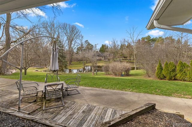 45401 W 9 Mile Road, Novi, MI 48374