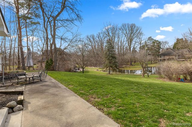 45401 W 9 Mile Road, Novi, MI 48374