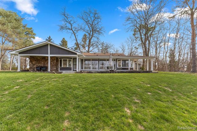 45401 W 9 Mile Road, Novi, MI 48374