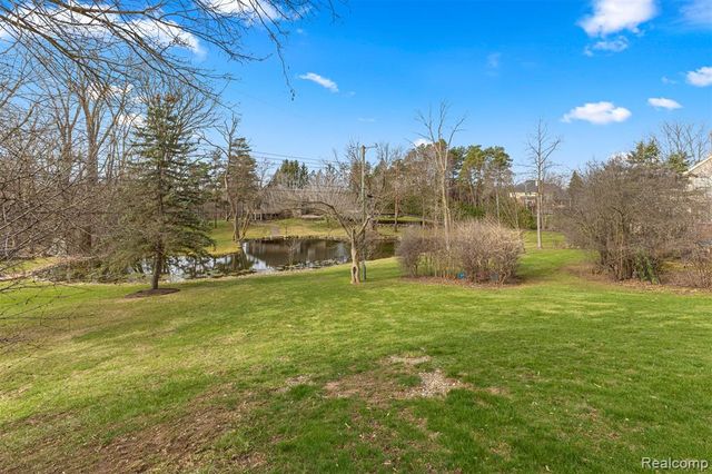 45401 W 9 Mile Road, Novi, MI 48374