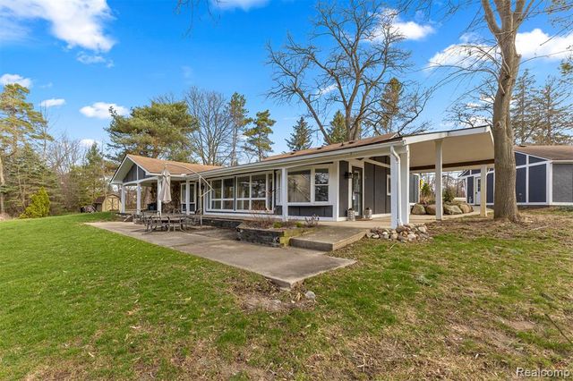 45401 W 9 Mile Road, Novi, MI 48374