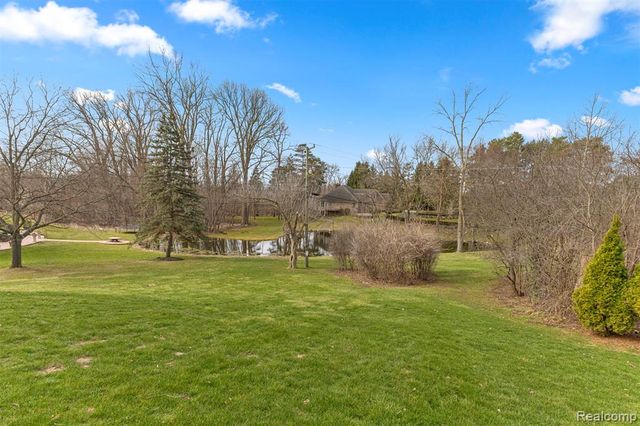 45401 W 9 Mile Road, Novi, MI 48374