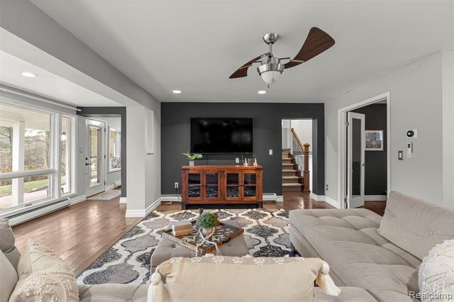 45401 W 9 Mile Road, Novi, MI 48374