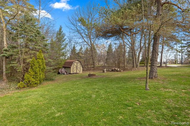 45401 W 9 Mile Road, Novi, MI 48374