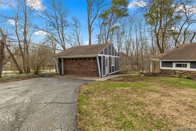 45401 W 9 Mile Road, Novi, MI 48374