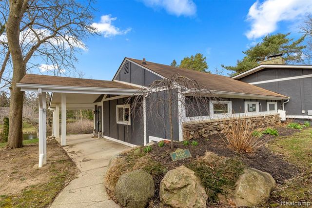 45401 W 9 Mile Road, Novi, MI 48374