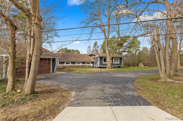 45401 W 9 Mile Road, Novi, MI 48374