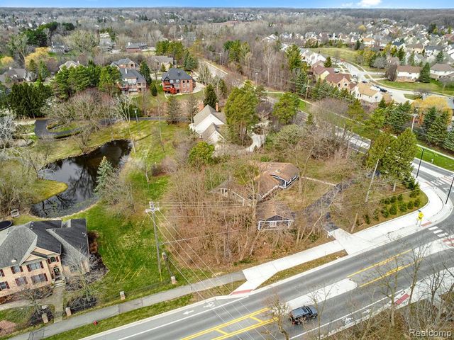 45401 W 9 Mile Road, Novi, MI 48374