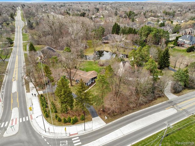 45401 W 9 Mile Road, Novi, MI 48374