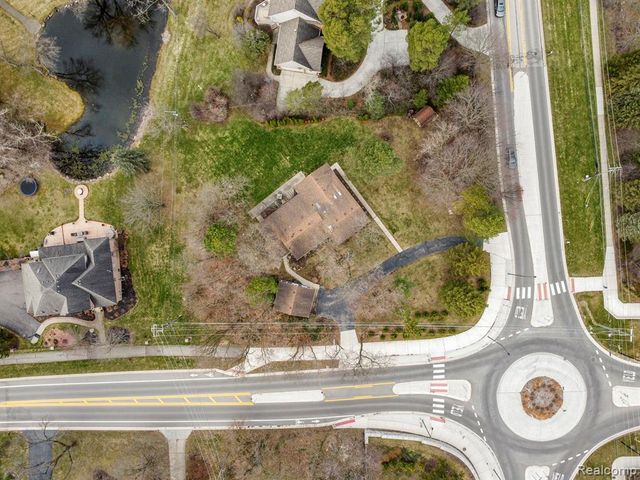 45401 W 9 Mile Road, Novi, MI 48374