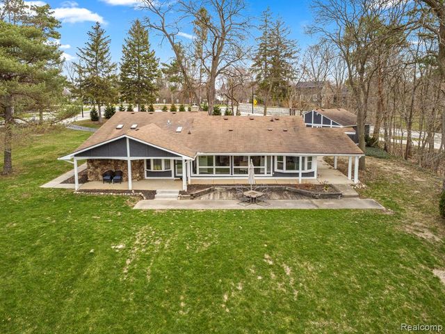 45401 W 9 Mile Road, Novi, MI 48374