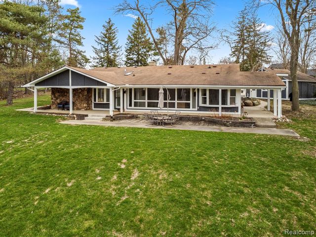 45401 W 9 Mile Road, Novi, MI 48374