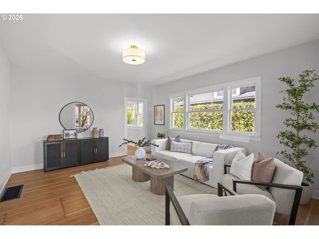 1831 Se 45TH Ave, Portland, OR 97215