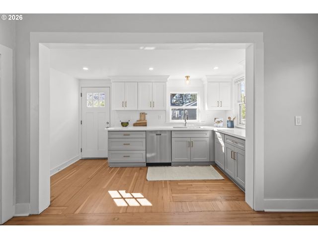 1831 Se 45TH Ave, Portland, OR 97215