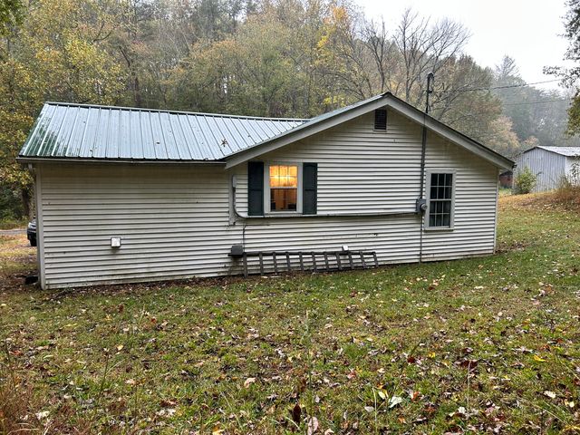 715 Miller Road, Pikeville, TN 37367
