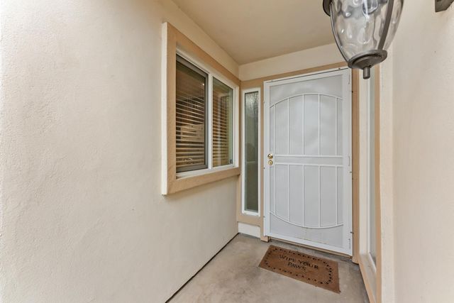 126 River Run Cir, Sacramento, CA 95833