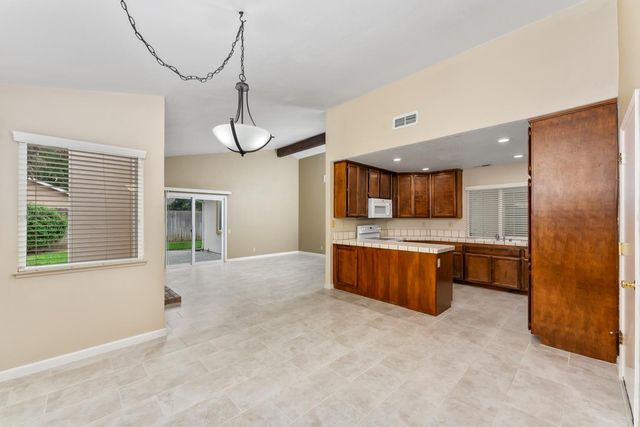 126 River Run Cir, Sacramento, CA 95833