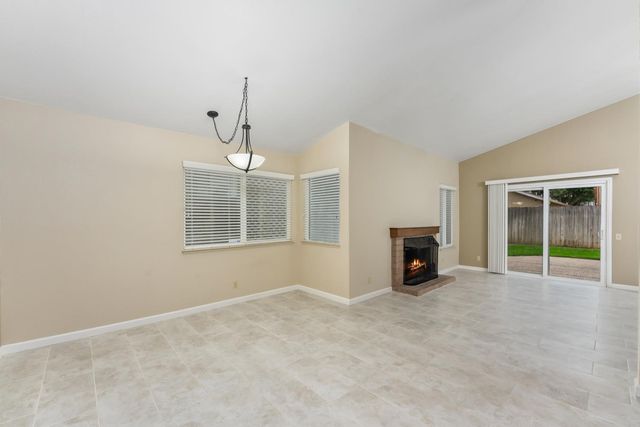 126 River Run Cir, Sacramento, CA 95833