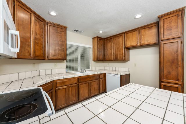 126 River Run Cir, Sacramento, CA 95833