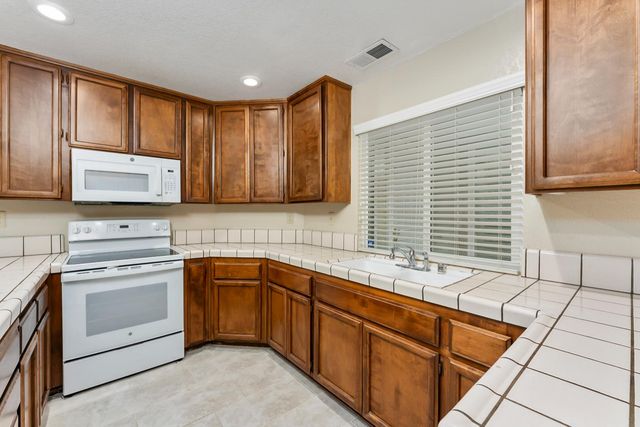 126 River Run Cir, Sacramento, CA 95833