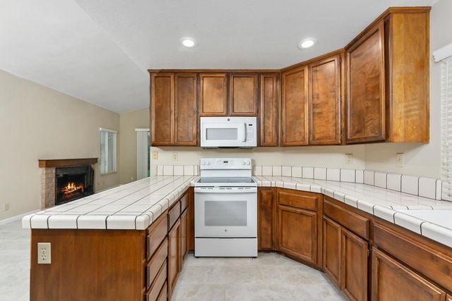 126 River Run Cir, Sacramento, CA 95833