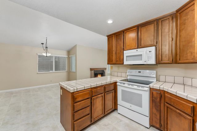 126 River Run Cir, Sacramento, CA 95833