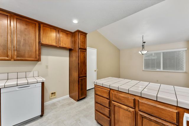 126 River Run Cir, Sacramento, CA 95833