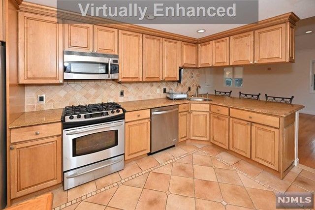57 Bellevue Avenue, Elmwood Park, NJ 07407