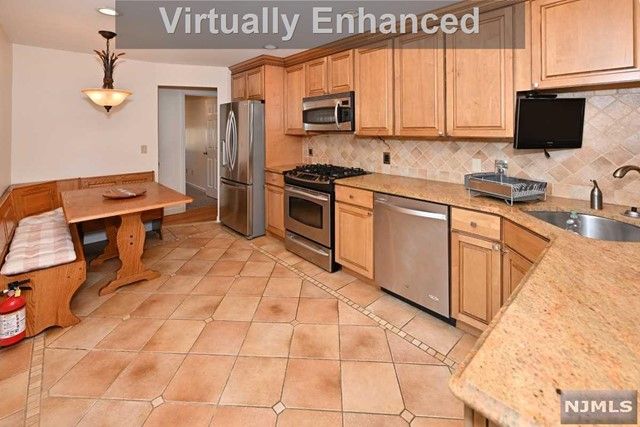 57 Bellevue Avenue, Elmwood Park, NJ 07407