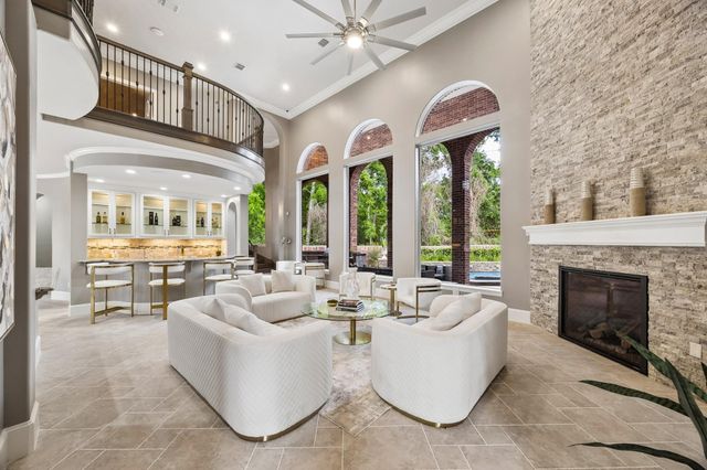 907 Enclave Lake Drive, Houston, TX 77077