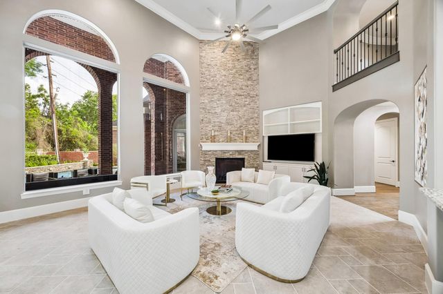 907 Enclave Lake Drive, Houston, TX 77077