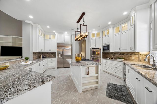 907 Enclave Lake Drive, Houston, TX 77077