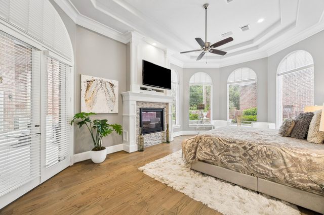 907 Enclave Lake Drive, Houston, TX 77077