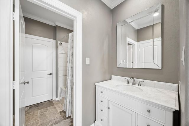 907 Enclave Lake Drive, Houston, TX 77077